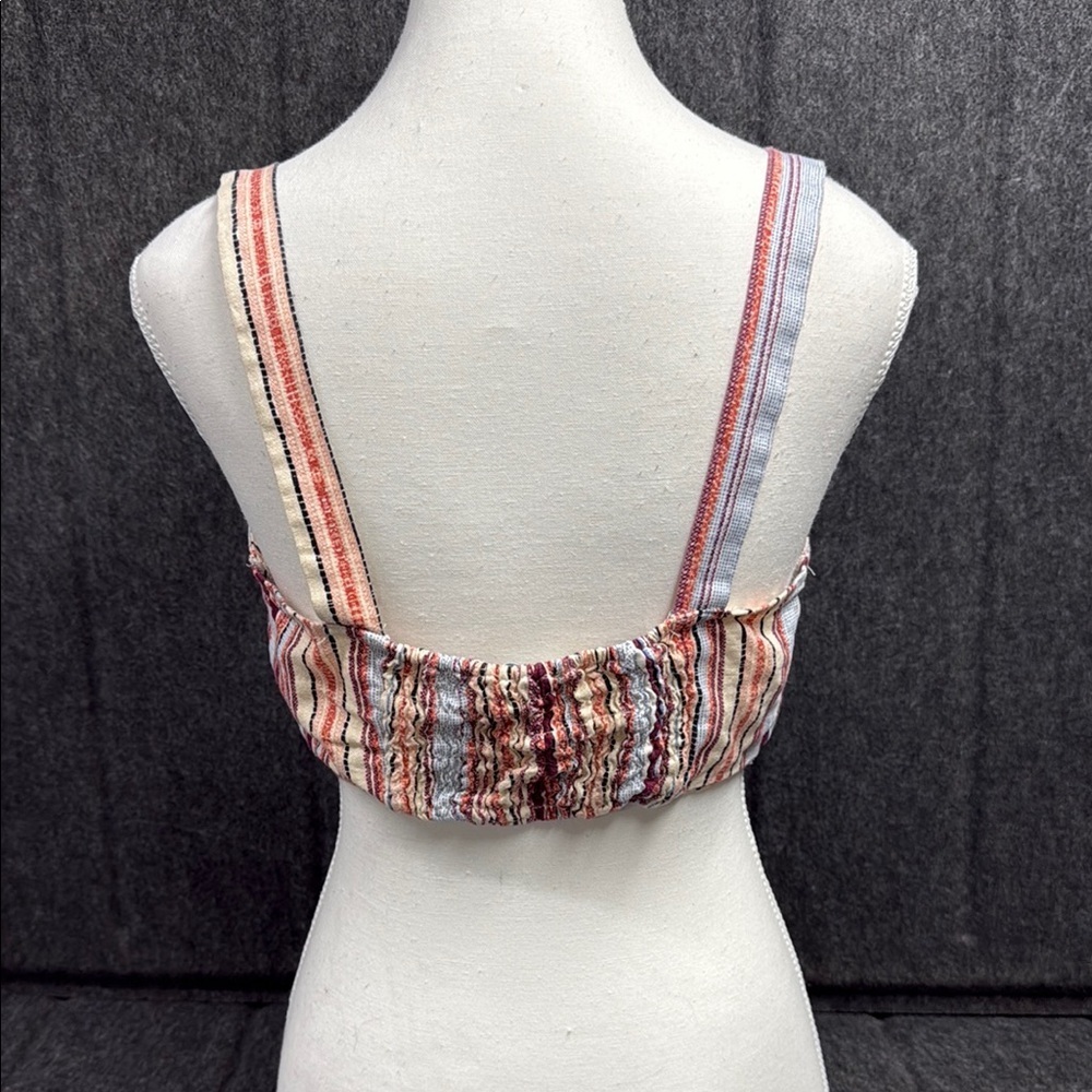 June & Ivy Red and White Sleeveless Tie-Front Crop Top - Picture 3 of 6